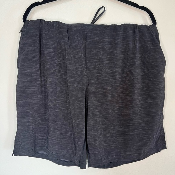 051. Lululemon Men's T.H.E Short 9" - Size XL - Picture 7 of 7